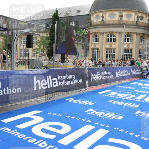 29.06.2025 - hella hamburg halbmarathon Michael Strokosch http://msf.ph/oto/8438595 29.06.2025 10:22:39 Ziel 2618, 3720 meine-sportfotos.de