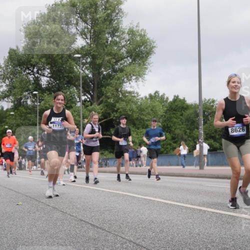 29.06.2025 - hella hamburg halbmarathon Luisa Fischer http://msf.ph/oto/8438611 29.06.2025 10:58:43 Kennedybrücke 11737, 7219, 1322, 8626, 1013, 1917, 2084, 3274, 5483, 6023, 7219, 7766, 8110, 8186, 8519, 8626, 10471 meine-sportfotos.de