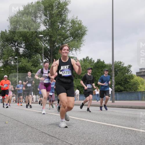29.06.2025 - hella hamburg halbmarathon Luisa Fischer http://msf.ph/oto/8438637 29.06.2025 10:58:44 Kennedybrücke 11109, 10471, 13733, 1013, 11737, 7219, 1013, 1917, 2084, 5483, 6023, 7219, 7766, 8110, 8519, 8626, 10471 meine-sportfotos.de
