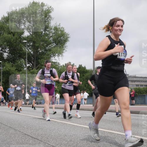 29.06.2025 - hella hamburg halbmarathon Luisa Fischer http://msf.ph/oto/8438658 29.06.2025 10:58:45 Kennedybrücke 11109, 7766, 10471, 8110, 13733, 11737, 1013, 2084, 5483, 5487, 6023, 7219, 7766, 8110, 8519, 8626, 10471 meine-sportfotos.de