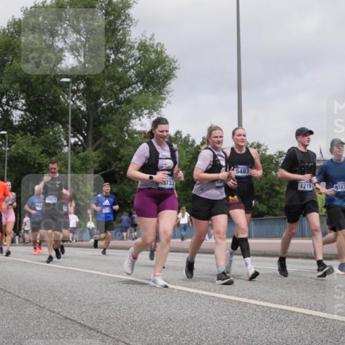 29.06.2025 - hella hamburg halbmarathon Luisa Fischer http://msf.ph/oto/8438670 29.06.2025 10:58:45 Kennedybrücke 11109, 10471, 8110, 3733, 5483, 7219, 3230, 1013, 2084, 5483, 5487, 6023, 7219, 7766, 8110, 8519, 8626, 10471 meine-sportfotos.de