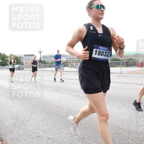 29.06.2025 - hella hamburg halbmarathon Lena Gebhardt http://msf.ph/oto/8438685 29.06.2025 10:29:04 Lombardsbrücke 18032, 1230, 1518, 1557, 1869, 2688, 3179, 3717, 4161, 4362, 4373, 4700, 4834, 4982, 5167, 5249, 5250, 6102, 6345, 7169, 7449, 8048, 8560, 8812, 9642, 9716, 10068, 10198, 10641, 10808, 11792, 11803, 11989, 12099, 12404, 12442, 12958, 13090, 14205, 15143, 15256, 15452, 15453, 15952, 15955, 16643, 16673, 16676, 18414 meine-sportfotos.de