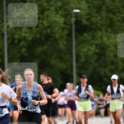 29.06.2025 - hella hamburg halbmarathon Dr. Thomas Lammeyer http://msf.ph/oto/8438695 29.06.2025 10:56:21 Kennedybrücke 1203, 1404, 1418, 1997, 3934, 4087, 4273, 4878, 5062, 5291, 5394, 5534, 6456, 6885, 6954, 6961, 7691, 7770, 7771, 7841, 8040, 8672, 9068, 9220, 9460, 9462, 9582, 9583, 9590, 9594, 9673, 10342, 10830, 10928, 11126, 11127, 11375 meine-sportfotos.de