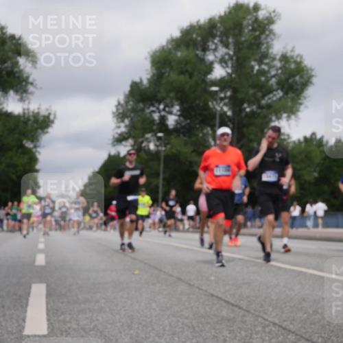29.06.2025 - hella hamburg halbmarathon Luisa Fischer http://msf.ph/oto/8438717 29.06.2025 10:58:48 Kennedybrücke 1013, 2084, 3577, 5483, 5487, 6944, 7219, 7766, 8110, 8519, 10471 meine-sportfotos.de