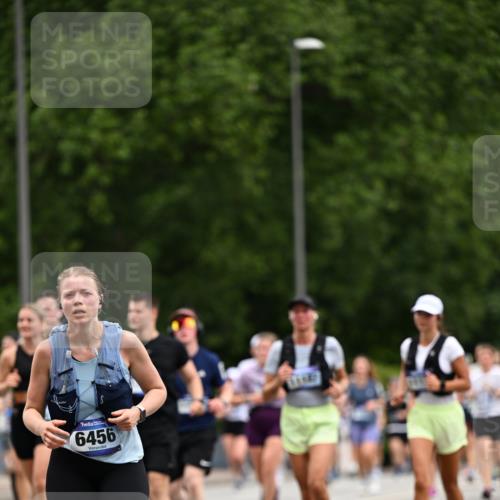 29.06.2025 - hella hamburg halbmarathon Dr. Thomas Lammeyer http://msf.ph/oto/8438728 29.06.2025 10:56:21 Kennedybrücke 1203, 1404, 1418, 1997, 3934, 4087, 4273, 4878, 5062, 5291, 5394, 5534, 6456, 6885, 6954, 6961, 7691, 7770, 7771, 7841, 8040, 8672, 9068, 9220, 9460, 9462, 9582, 9583, 9590, 9594, 9673, 10342, 10830, 10928, 11126, 11127, 11375 meine-sportfotos.de