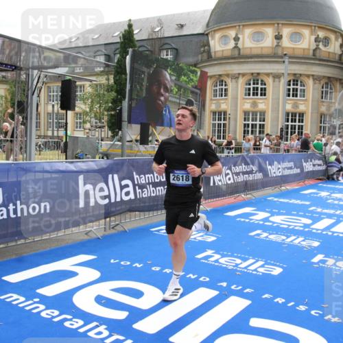 29.06.2025 - hella hamburg halbmarathon Michael Strokosch http://msf.ph/oto/8438741 29.06.2025 10:22:45 Ziel 2618, 18897 meine-sportfotos.de