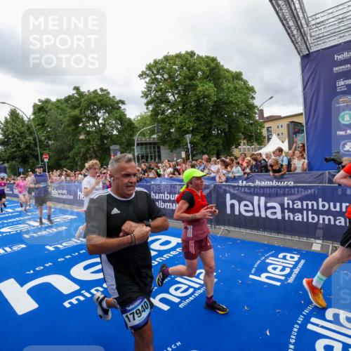 29.06.2025 - hella hamburg halbmarathon Zöllner http://msf.ph/oto/8438743 29.06.2025 10:55:30 Ziel 1130, 2252, 2771, 4189, 4951, 5287, 5319, 6591, 6938, 8487, 12584, 13234, 13236, 14036, 16213, 16334, 16609, 16985, 17603, 17940 meine-sportfotos.de