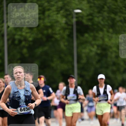 29.06.2025 - hella hamburg halbmarathon Dr. Thomas Lammeyer http://msf.ph/oto/8438747 29.06.2025 10:56:21 Kennedybrücke 1203, 1404, 1418, 1997, 3934, 4087, 4273, 4878, 5062, 5291, 5394, 5534, 6456, 6885, 6954, 6961, 7691, 7770, 7771, 7841, 8040, 8672, 9068, 9220, 9460, 9462, 9582, 9583, 9590, 9594, 9673, 10342, 10830, 10928, 11126, 11127, 11375 meine-sportfotos.de