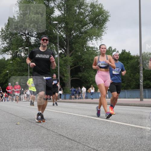 29.06.2025 - hella hamburg halbmarathon Luisa Fischer http://msf.ph/oto/8438748 29.06.2025 10:58:49 Kennedybrücke 3577, 6944, 5487, 13098, 7766, 1013, 2084, 3577, 5483, 5487, 6944, 7219, 7766, 8110, 8519, 10471 meine-sportfotos.de