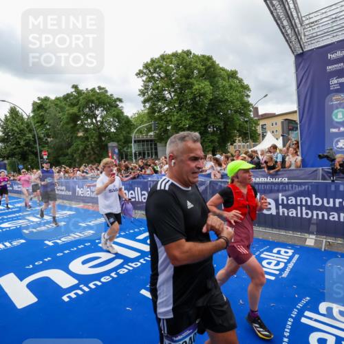 29.06.2025 - hella hamburg halbmarathon Zöllner http://msf.ph/oto/8438761 29.06.2025 10:55:31 Ziel 1130, 2252, 2771, 4951, 5287, 5319, 6591, 6938, 12584, 13234, 13267, 14036, 14592, 16213, 16334, 16609, 17603, 17940 meine-sportfotos.de