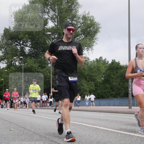 29.06.2025 - hella hamburg halbmarathon Luisa Fischer http://msf.ph/oto/8438765 29.06.2025 10:58:50 Kennedybrücke 3577, 7680, 17352, 6944, 2004, 098, 1013, 2084, 3577, 5487, 6944, 7766, 8110, 8519, 9857, 10471 meine-sportfotos.de
