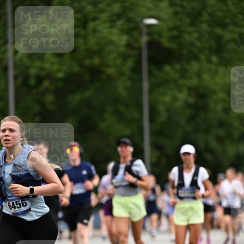 29.06.2025 - hella hamburg halbmarathon Dr. Thomas Lammeyer http://msf.ph/oto/8438771 29.06.2025 10:56:22 Kennedybrücke 1418, 1997, 3934, 4087, 4273, 4878, 5062, 5291, 5394, 5534, 6456, 6885, 6954, 6961, 7691, 7770, 7771, 7841, 8040, 8672, 9068, 9070, 9220, 9460, 9462, 9582, 9583, 9590, 9594, 9673, 10342, 10496, 10830, 10928, 11126, 11127, 11375 meine-sportfotos.de