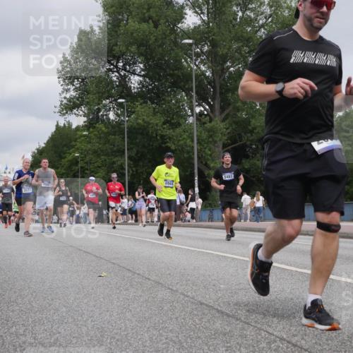 29.06.2025 - hella hamburg halbmarathon Luisa Fischer http://msf.ph/oto/8438772 29.06.2025 10:58:51 Kennedybrücke 2586, 18670, 15160, 3577, 7680, 9857, 5487, 6944, 1013, 2084, 3257, 3577, 5487, 6944, 7680, 7766, 8110, 8519, 9857, 9858, 10471 meine-sportfotos.de