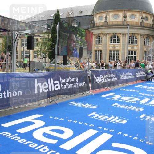 29.06.2025 - hella hamburg halbmarathon Michael Strokosch http://msf.ph/oto/8438773 29.06.2025 10:22:46 Ziel 2618, 18897 meine-sportfotos.de