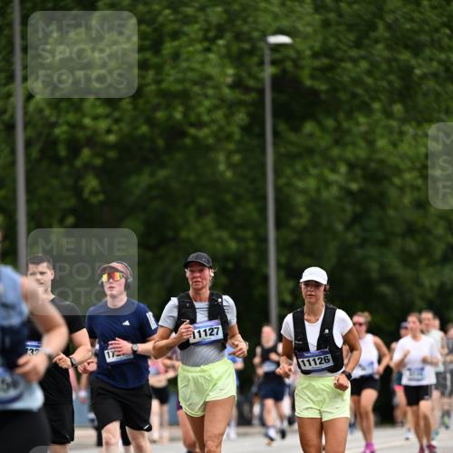 29.06.2025 - hella hamburg halbmarathon Dr. Thomas Lammeyer http://msf.ph/oto/8438782 29.06.2025 10:56:22 Kennedybrücke 1418, 1997, 3934, 4087, 4273, 4878, 5062, 5291, 5394, 5534, 6456, 6885, 6954, 6961, 7691, 7770, 7771, 7841, 8040, 8672, 9068, 9070, 9220, 9460, 9462, 9582, 9583, 9590, 9594, 9673, 10342, 10496, 10830, 10928, 11126, 11127, 11375 meine-sportfotos.de