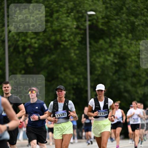 29.06.2025 - hella hamburg halbmarathon Dr. Thomas Lammeyer http://msf.ph/oto/8438790 29.06.2025 10:56:22 Kennedybrücke 1418, 1997, 3934, 4087, 4273, 4878, 5062, 5291, 5394, 5534, 6456, 6885, 6954, 6961, 7691, 7770, 7771, 7841, 8040, 8672, 9068, 9070, 9220, 9460, 9462, 9582, 9583, 9590, 9594, 9673, 10342, 10496, 10830, 10928, 11126, 11127, 11375 meine-sportfotos.de