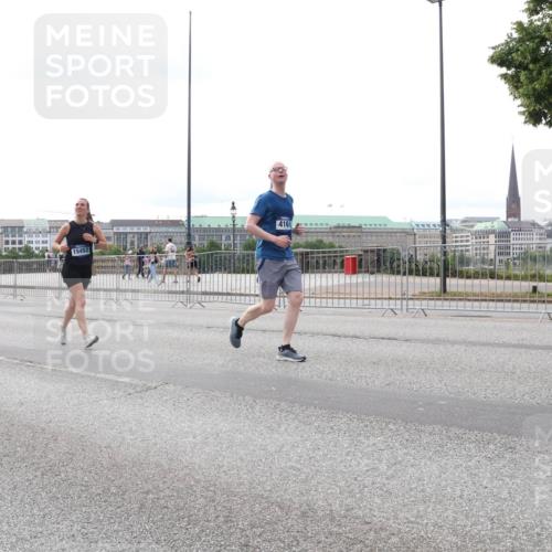 29.06.2025 - hella hamburg halbmarathon Lena Gebhardt http://msf.ph/oto/8438816 29.06.2025 10:29:05 Lombardsbrücke 15453, 15452, 416, 1230, 1518, 1557, 1869, 2688, 3179, 3717, 4161, 4362, 4373, 4700, 4834, 4982, 5167, 5249, 5250, 6102, 6345, 7169, 7449, 8048, 8560, 8812, 9642, 9716, 10068, 10198, 10641, 10808, 11792, 11803, 11989, 12099, 12404, 12442, 12958, 13090, 14205, 15143, 15256, 15452, 15453, 15952, 15955, 16643, 16673, 16676, 18414 meine-sportfotos.de