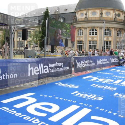 29.06.2025 - hella hamburg halbmarathon Michael Strokosch http://msf.ph/oto/8438818 29.06.2025 10:22:48 Ziel 18897 meine-sportfotos.de
