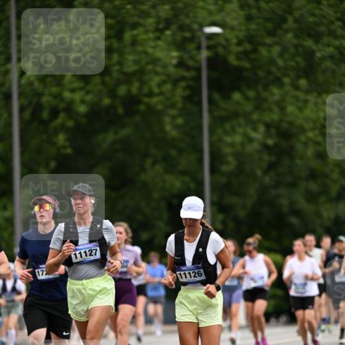 29.06.2025 - hella hamburg halbmarathon Dr. Thomas Lammeyer http://msf.ph/oto/8438832 29.06.2025 10:56:23 Kennedybrücke 1418, 1997, 3934, 4087, 4273, 4878, 5291, 5394, 5534, 6406, 6456, 6885, 6954, 6961, 7691, 7770, 7771, 7841, 8040, 8672, 9068, 9070, 9220, 9460, 9462, 9582, 9583, 9590, 9594, 9673, 9730, 10342, 10496, 10830, 10928, 11126, 11127, 11375 meine-sportfotos.de