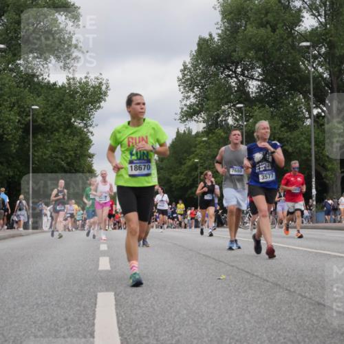 29.06.2025 - hella hamburg halbmarathon Luisa Fischer http://msf.ph/oto/8438851 29.06.2025 10:58:54 Kennedybrücke 2044, 29, 18972, 18670, 7680, 3577, 2586, 3257, 3577, 5487, 6944, 7680, 7766, 8519, 9857, 9858, 10471 meine-sportfotos.de