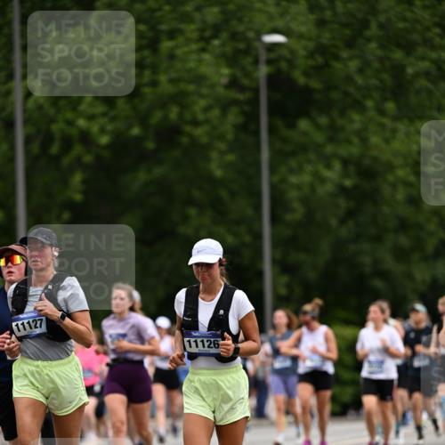 29.06.2025 - hella hamburg halbmarathon Dr. Thomas Lammeyer http://msf.ph/oto/8438863 29.06.2025 10:56:23 Kennedybrücke 1418, 1997, 3934, 4087, 4273, 4878, 5291, 5394, 5534, 6406, 6456, 6885, 6954, 6961, 7691, 7770, 7771, 7841, 8040, 8672, 9068, 9070, 9220, 9460, 9462, 9582, 9583, 9590, 9594, 9673, 9730, 10342, 10496, 10830, 10928, 11126, 11127, 11375 meine-sportfotos.de