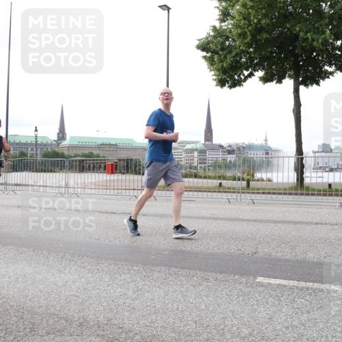 29.06.2025 - hella hamburg halbmarathon Lena Gebhardt http://msf.ph/oto/8438885 29.06.2025 10:29:06 Lombardsbrücke 1230, 1518, 1557, 1869, 2688, 3179, 3717, 4161, 4362, 4373, 4700, 4834, 4982, 5167, 5249, 5250, 6102, 6345, 7169, 7449, 8048, 8812, 9642, 9714, 10068, 10198, 10641, 10808, 11792, 11803, 11989, 12099, 12404, 12442, 12958, 13090, 14205, 14644, 15143, 15256, 15452, 15453, 15952, 15955, 16643, 16673, 16676, 18414 meine-sportfotos.de