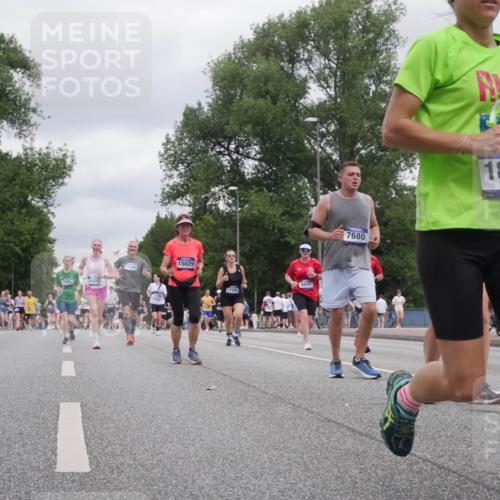 29.06.2025 - hella hamburg halbmarathon Luisa Fischer http://msf.ph/oto/8438891 29.06.2025 10:58:56 Kennedybrücke 2586, 18972, 15160, 15029, 17392, 9857, 7680, 18670, 2244, 2586, 3257, 3577, 5487, 6944, 7680, 9857, 9858 meine-sportfotos.de