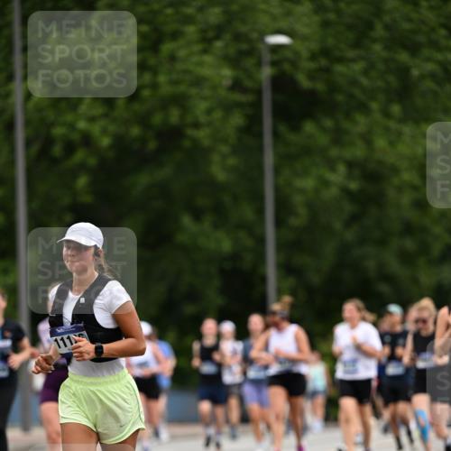 29.06.2025 - hella hamburg halbmarathon Dr. Thomas Lammeyer http://msf.ph/oto/8438918 29.06.2025 10:56:24 Kennedybrücke 1418, 1997, 3934, 4087, 4273, 4878, 5291, 5394, 5534, 6406, 6456, 6885, 6954, 6961, 7691, 7770, 7771, 7841, 8040, 8672, 9068, 9070, 9220, 9460, 9462, 9582, 9583, 9590, 9594, 9673, 9730, 10342, 10496, 10830, 10928, 11126, 11127, 11375 meine-sportfotos.de