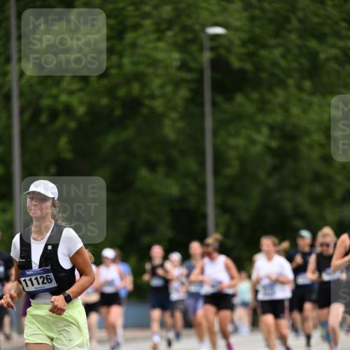 29.06.2025 - hella hamburg halbmarathon Dr. Thomas Lammeyer http://msf.ph/oto/8438928 29.06.2025 10:56:24 Kennedybrücke 1418, 1997, 3934, 4087, 4273, 4878, 5291, 5394, 5534, 6406, 6456, 6885, 6954, 6961, 7691, 7770, 7771, 7841, 8040, 8672, 9068, 9070, 9220, 9460, 9462, 9582, 9583, 9590, 9594, 9673, 9730, 10342, 10496, 10830, 10928, 11126, 11127, 11375 meine-sportfotos.de