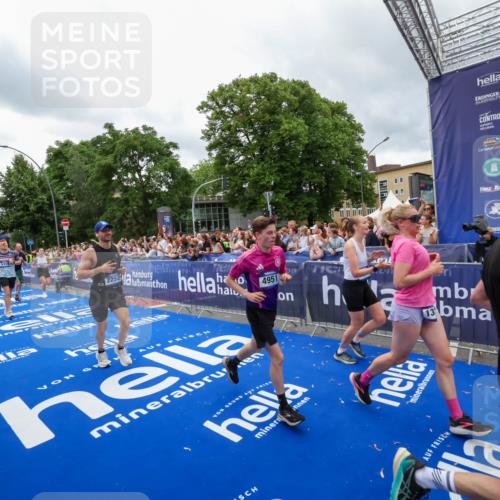 29.06.2025 - hella hamburg halbmarathon Zöllner http://msf.ph/oto/8438932 29.06.2025 10:55:34 Ziel 2252, 2771, 4951, 5319, 6591, 8573, 11554, 11568, 12196, 12544, 12584, 13234, 13267, 14036, 14592, 16110, 16213, 16334, 16609, 17615 meine-sportfotos.de