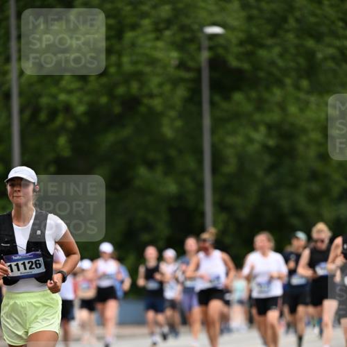 29.06.2025 - hella hamburg halbmarathon Dr. Thomas Lammeyer http://msf.ph/oto/8438936 29.06.2025 10:56:24 Kennedybrücke 1418, 1997, 3934, 4087, 4273, 4878, 5291, 5394, 5534, 6406, 6456, 6885, 6954, 6961, 7691, 7770, 7771, 7841, 8040, 8672, 9068, 9070, 9220, 9460, 9462, 9582, 9583, 9590, 9594, 9673, 9730, 10342, 10496, 10830, 10928, 11126, 11127, 11375 meine-sportfotos.de