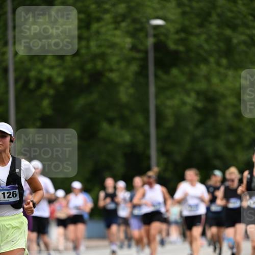 29.06.2025 - hella hamburg halbmarathon Dr. Thomas Lammeyer http://msf.ph/oto/8438948 29.06.2025 10:56:24 Kennedybrücke 1418, 1997, 3934, 4087, 4273, 4878, 5291, 5394, 5534, 6406, 6456, 6885, 6954, 6961, 7691, 7770, 7771, 7841, 8040, 8672, 9068, 9070, 9220, 9460, 9462, 9582, 9583, 9590, 9594, 9673, 9730, 10342, 10496, 10830, 10928, 11126, 11127, 11375 meine-sportfotos.de