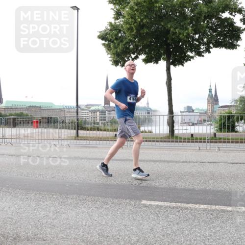 29.06.2025 - hella hamburg halbmarathon Lena Gebhardt http://msf.ph/oto/8438962 29.06.2025 10:29:06 Lombardsbrücke 15452, 4161, 1230, 1518, 1557, 1869, 2688, 3179, 3717, 4161, 4362, 4373, 4700, 4834, 4982, 5167, 5249, 5250, 6102, 6345, 7169, 7449, 8048, 8812, 9642, 9714, 10068, 10198, 10641, 10808, 11792, 11803, 11989, 12099, 12404, 12442, 12958, 13090, 14205, 14644, 15143, 15256, 15452, 15453, 15952, 15955, 16643, 16673, 16676, 18414 meine-sportfotos.de