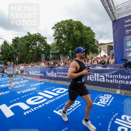 29.06.2025 - hella hamburg halbmarathon Zöllner http://msf.ph/oto/8438979 29.06.2025 10:55:35 Ziel 2252, 3037, 4951, 5319, 6591, 8573, 11554, 11568, 12196, 12544, 12584, 13267, 14036, 14592, 16110, 16213, 16334, 16609, 17615 meine-sportfotos.de