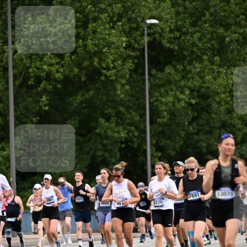 29.06.2025 - hella hamburg halbmarathon Dr. Thomas Lammeyer http://msf.ph/oto/8439019 29.06.2025 10:56:25 Kennedybrücke 1418, 1978, 1997, 3934, 4087, 4273, 4878, 5291, 5394, 5534, 6406, 6456, 6885, 6961, 7691, 7841, 8040, 8672, 9068, 9070, 9220, 9460, 9462, 9582, 9583, 9590, 9594, 9673, 9730, 10342, 10496, 10830, 10928, 11126, 11127, 11375 meine-sportfotos.de