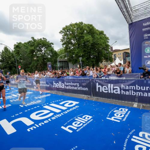 29.06.2025 - hella hamburg halbmarathon Zöllner http://msf.ph/oto/8439020 29.06.2025 10:55:35 Ziel 2252, 3037, 4951, 5319, 6591, 8573, 11554, 11568, 12196, 12544, 12584, 13267, 14036, 14592, 16110, 16213, 16334, 16609, 17615 meine-sportfotos.de