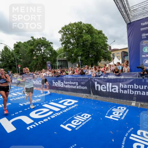 29.06.2025 - hella hamburg halbmarathon Zöllner http://msf.ph/oto/8439039 29.06.2025 10:55:35 Ziel 2252, 3037, 4951, 5319, 6591, 8573, 11554, 11568, 12196, 12544, 12584, 13267, 14036, 14592, 16110, 16213, 16334, 16609, 17615 meine-sportfotos.de