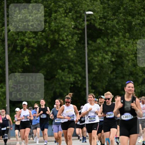29.06.2025 - hella hamburg halbmarathon Dr. Thomas Lammeyer http://msf.ph/oto/8439044 29.06.2025 10:56:26 Kennedybrücke 1418, 1978, 1997, 3934, 4087, 4273, 4878, 5291, 5394, 5534, 6406, 6456, 6885, 6961, 7691, 7841, 8040, 8196, 8672, 9068, 9070, 9220, 9460, 9462, 9582, 9583, 9590, 9594, 9673, 9730, 10342, 10496, 10830, 10928, 11126, 11127, 11375 meine-sportfotos.de