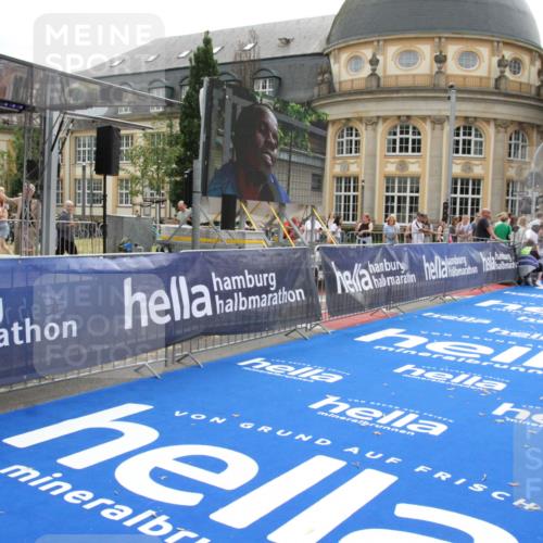 29.06.2025 - hella hamburg halbmarathon Michael Strokosch http://msf.ph/oto/8439062 29.06.2025 10:22:58 Ziel 11624, 16548, 18328 meine-sportfotos.de