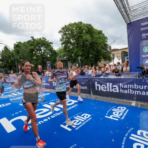 29.06.2025 - hella hamburg halbmarathon Zöllner http://msf.ph/oto/8439095 29.06.2025 10:55:36 Ziel 2982, 3037, 5319, 6591, 8573, 11554, 11568, 12196, 12544, 12584, 13267, 14036, 14592, 16110, 16334, 16609, 17615 meine-sportfotos.de
