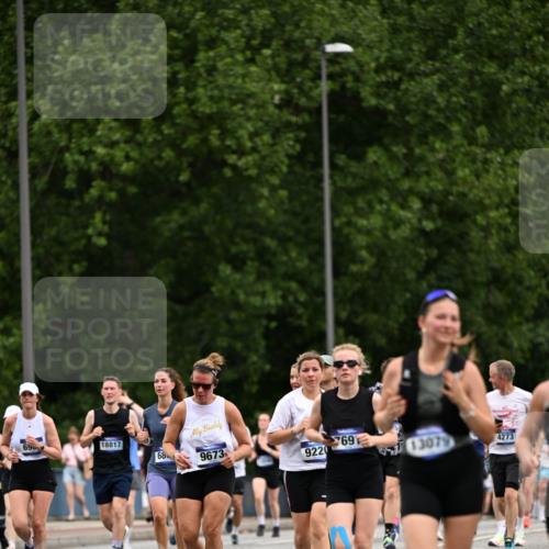 29.06.2025 - hella hamburg halbmarathon Dr. Thomas Lammeyer http://msf.ph/oto/8439104 29.06.2025 10:56:27 Kennedybrücke 1418, 1978, 1997, 3934, 4087, 4273, 4815, 4878, 5291, 5394, 5534, 6406, 6456, 6885, 6961, 7691, 7841, 8040, 8194, 8196, 8672, 9068, 9070, 9220, 9460, 9462, 9582, 9583, 9590, 9594, 9673, 9730, 10342, 10496, 10830, 10928, 11084, 11126, 11127, 11375 meine-sportfotos.de