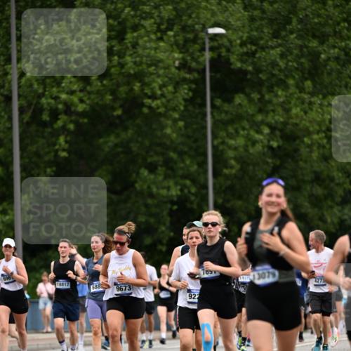 29.06.2025 - hella hamburg halbmarathon Dr. Thomas Lammeyer http://msf.ph/oto/8439111 29.06.2025 10:56:27 Kennedybrücke 1418, 1978, 1997, 3934, 4087, 4273, 4815, 4878, 5291, 5394, 5534, 6406, 6456, 6885, 6961, 7691, 7841, 8040, 8194, 8196, 8672, 9068, 9070, 9220, 9460, 9462, 9582, 9583, 9590, 9594, 9673, 9730, 10342, 10496, 10830, 10928, 11084, 11126, 11127, 11375 meine-sportfotos.de