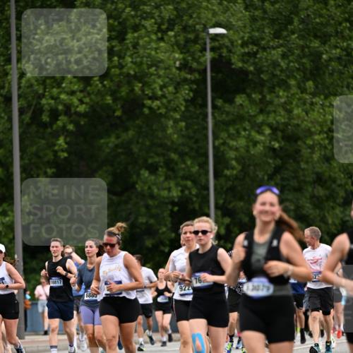 29.06.2025 - hella hamburg halbmarathon Dr. Thomas Lammeyer http://msf.ph/oto/8439121 29.06.2025 10:56:27 Kennedybrücke 1418, 1978, 1997, 3934, 4087, 4273, 4815, 4878, 5291, 5394, 5534, 6406, 6456, 6885, 6961, 7691, 7841, 8040, 8194, 8196, 8672, 9068, 9070, 9220, 9460, 9462, 9582, 9583, 9590, 9594, 9673, 9730, 10342, 10496, 10830, 10928, 11084, 11126, 11127, 11375 meine-sportfotos.de