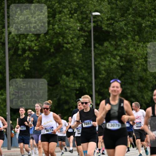 29.06.2025 - hella hamburg halbmarathon Dr. Thomas Lammeyer http://msf.ph/oto/8439131 29.06.2025 10:56:27 Kennedybrücke 1418, 1978, 1997, 3934, 4087, 4273, 4815, 4878, 5291, 5394, 5534, 6406, 6456, 6885, 6961, 7691, 7841, 8040, 8194, 8196, 8672, 9068, 9070, 9220, 9460, 9462, 9582, 9583, 9590, 9594, 9673, 9730, 10342, 10496, 10830, 10928, 11084, 11126, 11127, 11375 meine-sportfotos.de