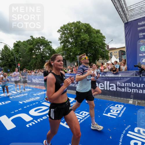 29.06.2025 - hella hamburg halbmarathon Zöllner http://msf.ph/oto/8439133 29.06.2025 10:55:37 Ziel 2982, 3037, 5319, 6591, 8573, 11554, 11568, 12196, 12515, 12544, 12584, 13267, 14036, 14592, 16110, 16334, 16609, 17615 meine-sportfotos.de