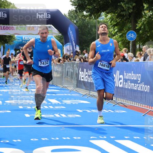 29.06.2025 - hella hamburg halbmarathon Strokosch-Dieckow http://msf.ph/oto/8439156 29.06.2025 10:41:21 Ziel 1570, 2797, 3204, 4303, 4893, 5387, 6771, 6901, 7432, 7774, 7796, 9711, 10783, 12434, 13876, 14555, 16816, 17882, 18412, 18509, 18573, 18764 meine-sportfotos.de