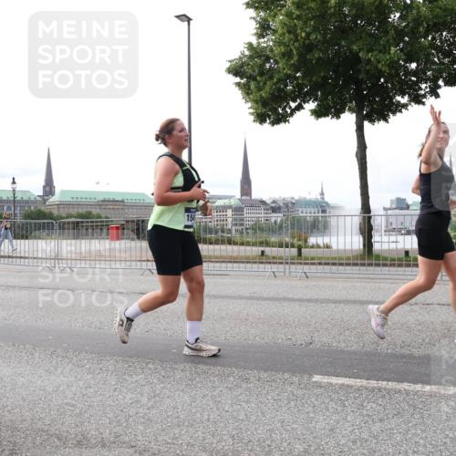 29.06.2025 - hella hamburg halbmarathon Lena Gebhardt http://msf.ph/oto/8439166 29.06.2025 10:29:08 Lombardsbrücke 1230, 1518, 1557, 1869, 2688, 3179, 3717, 4161, 4362, 4373, 4700, 4834, 4982, 5167, 5249, 5250, 6102, 6345, 6725, 7169, 7449, 8048, 8812, 9714, 10068, 10198, 10641, 10808, 11792, 11803, 11989, 12099, 12404, 12442, 12958, 13090, 14205, 14644, 15143, 15256, 15452, 15453, 15952, 15955, 16643, 16673, 16676, 18414 meine-sportfotos.de