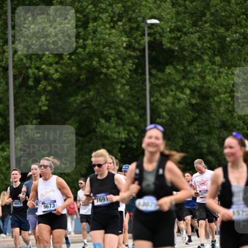 29.06.2025 - hella hamburg halbmarathon Dr. Thomas Lammeyer http://msf.ph/oto/8439179 29.06.2025 10:56:28 Kennedybrücke 1978, 1997, 3934, 4087, 4273, 4815, 5291, 5394, 5534, 6406, 6456, 6885, 6961, 7691, 7841, 8194, 8196, 8672, 9068, 9070, 9220, 9460, 9462, 9582, 9583, 9590, 9594, 9673, 9730, 10296, 10342, 10496, 10830, 10928, 11084, 11126, 11127, 11375 meine-sportfotos.de
