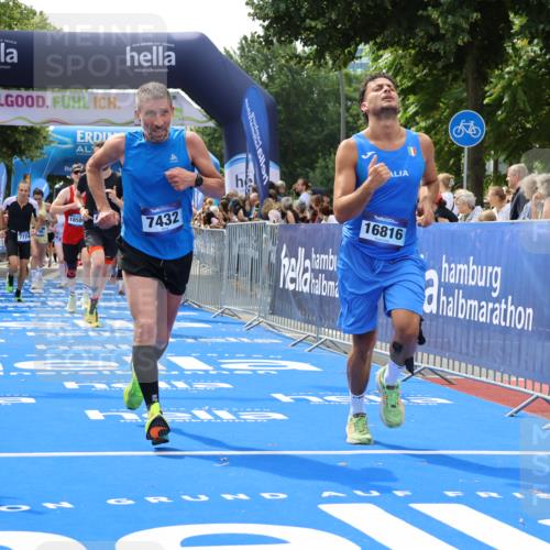29.06.2025 - hella hamburg halbmarathon Strokosch-Dieckow http://msf.ph/oto/8439185 29.06.2025 10:41:22 Ziel 1570, 2797, 3204, 4303, 4893, 5987, 6771, 7432, 7774, 7796, 10783, 13876, 14555, 16816, 17159, 17882, 18412, 18509, 18573, 18764 meine-sportfotos.de