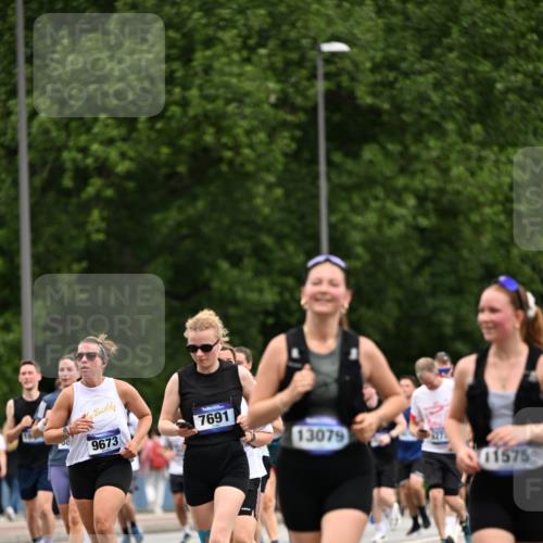 29.06.2025 - hella hamburg halbmarathon Dr. Thomas Lammeyer http://msf.ph/oto/8439189 29.06.2025 10:56:28 Kennedybrücke 1978, 1997, 3934, 4087, 4273, 4815, 5291, 5394, 5534, 6406, 6456, 6885, 6961, 7691, 7841, 8194, 8196, 8672, 9068, 9070, 9220, 9460, 9462, 9582, 9583, 9590, 9594, 9673, 9730, 10296, 10342, 10496, 10830, 10928, 11084, 11126, 11127, 11375 meine-sportfotos.de